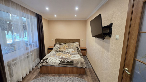 Продам трехкомнатную (3-комн.) квартиру, Мира ул, 10, Школьное п