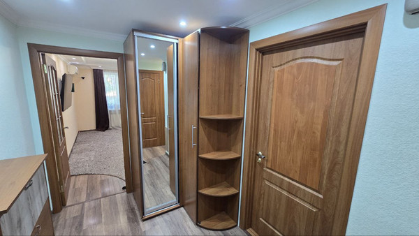 Продам трехкомнатную (3-комн.) квартиру, Мира ул, 10, Школьное п