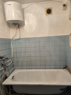 Продам двухкомнатную (2-комн.) квартиру, Симферопольская ул, 6, Армянск г