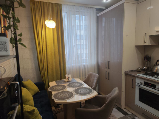 Продам двухкомнатную (2-комн.) квартиру, Парковая ул, 1к1, Белоглинка с