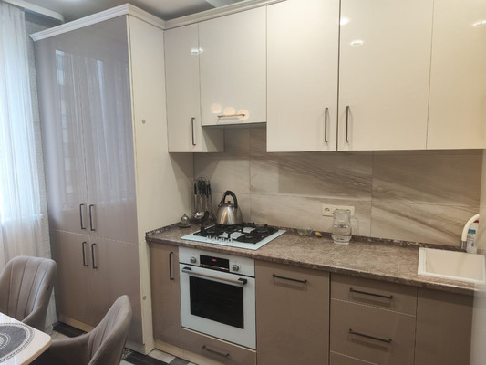 Продам двухкомнатную (2-комн.) квартиру, Парковая ул, 1к1, Белоглинка с