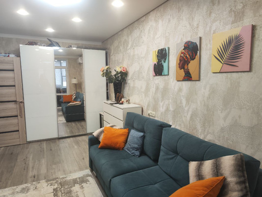 Продам двухкомнатную (2-комн.) квартиру, Парковая ул, 1к1, Белоглинка с