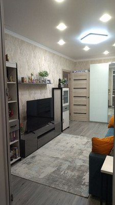 Продам двухкомнатную (2-комн.) квартиру, Парковая ул, 1к1, Белоглинка с