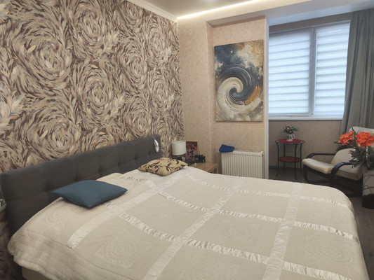 Продам двухкомнатную (2-комн.) квартиру, Парковая ул, 1к1, Белоглинка с