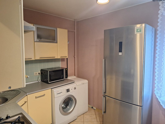 Продам трехкомнатную (3-комн.) квартиру, Генерала Кныша ул, 15, Гатчина г