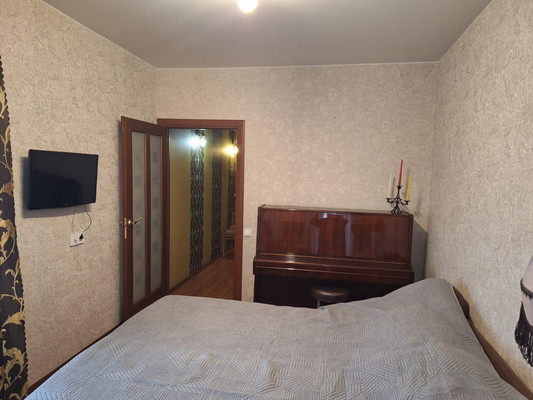 Продам трехкомнатную (3-комн.) квартиру, Генерала Кныша ул, 15, Гатчина г