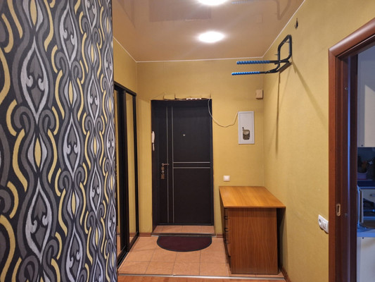 Продам трехкомнатную (3-комн.) квартиру, Генерала Кныша ул, 15, Гатчина г