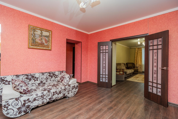 Продам двухкомнатную (2-комн.) квартиру, Революции пр-кт, 9А, Воронеж г