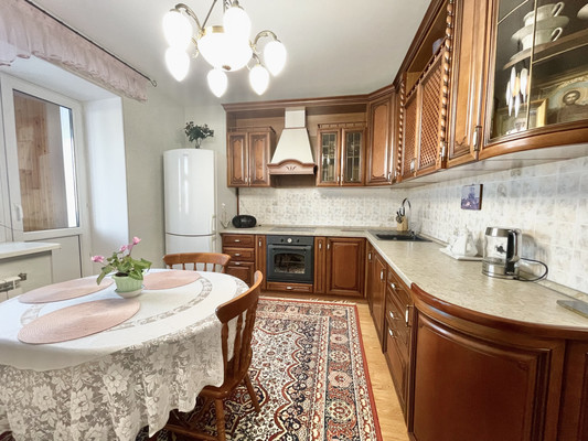 Продам двухкомнатную (2-комн.) квартиру, Мира ул, 52, Ханты-Мансийск г