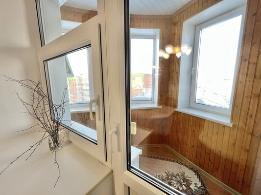 Продам двухкомнатную (2-комн.) квартиру, Мира ул, 52, Ханты-Мансийск г