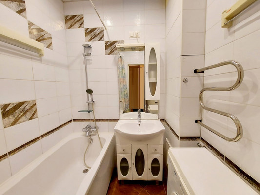 Продам двухкомнатную (2-комн.) квартиру, Академика Комарова ул, 18, Москва г