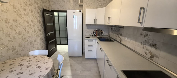 Продам двухкомнатную (2-комн.) квартиру, Четаева ул, 10, Казань г