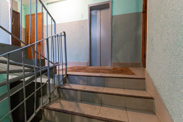 Продам двухкомнатную (2-комн.) квартиру, Серебристый б-р, 22Ак3, Санкт-Петербург г