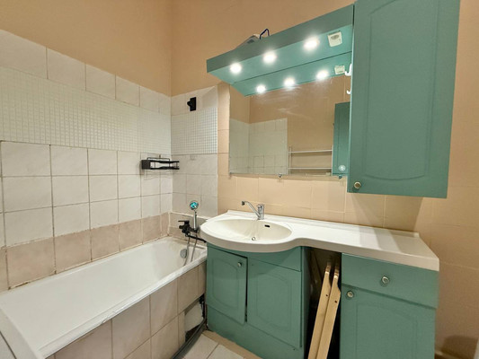 Продам двухкомнатную (2-комн.) квартиру, Рижский проезд, 1/5, Москва г