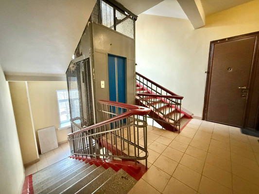 Продам двухкомнатную (2-комн.) квартиру, Рижский проезд, 1/5, Москва г