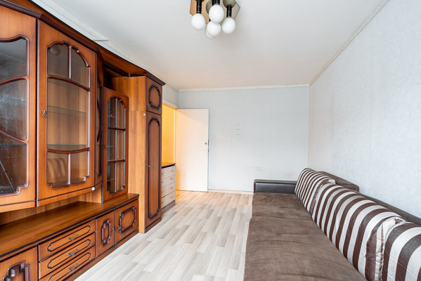 Продам трехкомнатную (3-комн.) квартиру, Дыбенко ул, 22к1, Санкт-Петербург г