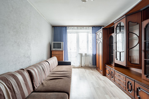 Продам трехкомнатную (3-комн.) квартиру, Дыбенко ул, 22к1, Санкт-Петербург г