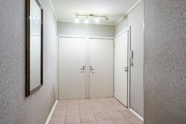 Продам трехкомнатную (3-комн.) квартиру, Дыбенко ул, 22к1, Санкт-Петербург г