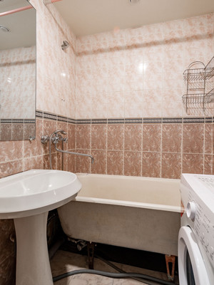 Продам трехкомнатную (3-комн.) квартиру, Дыбенко ул, 22к1, Санкт-Петербург г