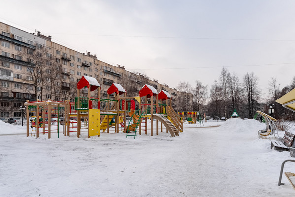 Продам трехкомнатную (3-комн.) квартиру, Дыбенко ул, 22к1, Санкт-Петербург г