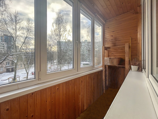 Продам двухкомнатную (2-комн.) квартиру, Серебристый б-р, 22Ак3, Санкт-Петербург г