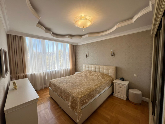 Продам трехкомнатную (3-комн.) квартиру, Юных Ленинцев (Центральный р-н) ул, 10, Сочи г