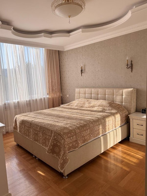 Продам трехкомнатную (3-комн.) квартиру, Юных Ленинцев (Центральный р-н) ул, 10, Сочи г