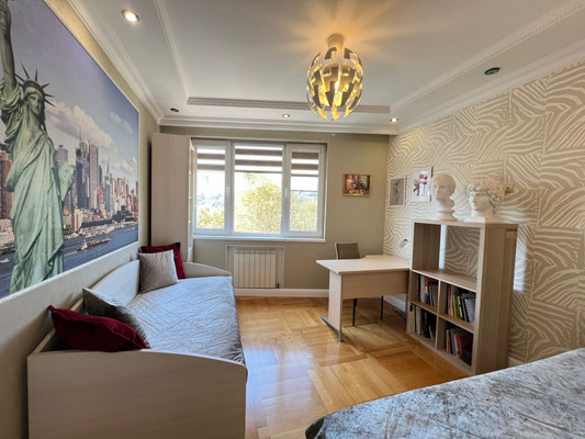 Продам трехкомнатную (3-комн.) квартиру, Юных Ленинцев (Центральный р-н) ул, 10, Сочи г