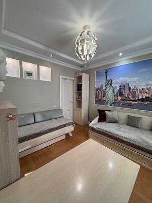 Продам трехкомнатную (3-комн.) квартиру, Юных Ленинцев (Центральный р-н) ул, 10, Сочи г