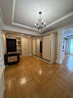 Продам трехкомнатную (3-комн.) квартиру, Юных Ленинцев (Центральный р-н) ул, 10, Сочи г