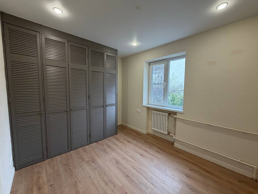 Продам трехкомнатную (3-комн.) квартиру, Фрунзе ул, 35, Туапсе г