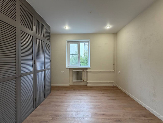 Продам трехкомнатную (3-комн.) квартиру, Фрунзе ул, 35, Туапсе г