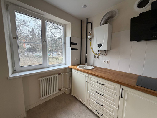 Продам трехкомнатную (3-комн.) квартиру, Фрунзе ул, 35, Туапсе г