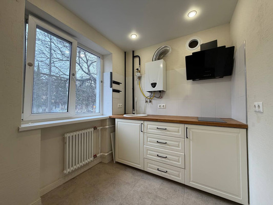 Продам трехкомнатную (3-комн.) квартиру, Фрунзе ул, 35, Туапсе г