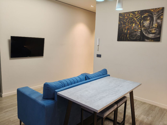 Продам однокомнатную (1-комн.) квартиру, Строителей ул, 113, Ханты-Мансийск г