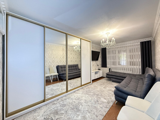 Продам трехкомнатную (3-комн.) квартиру, Коллонтай ул, 8, Нальчик г