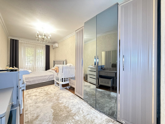 Продам трехкомнатную (3-комн.) квартиру, Коллонтай ул, 8, Нальчик г