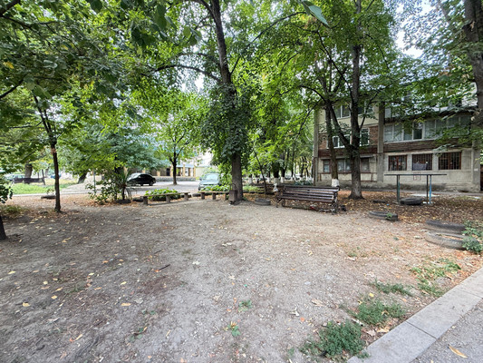 Продам трехкомнатную (3-комн.) квартиру, Коллонтай ул, 8, Нальчик г