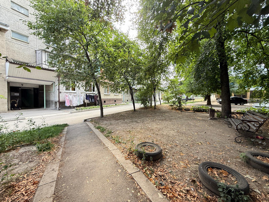 Продам трехкомнатную (3-комн.) квартиру, Коллонтай ул, 8, Нальчик г