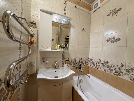 Продам двухкомнатную (2-комн.) квартиру, Ромашина ул, 58к3, Брянск г