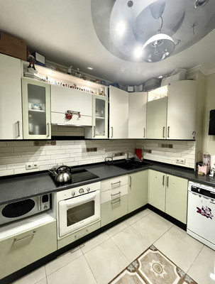 Продам трехкомнатную (3-комн.) квартиру, Кавказский б-р, 29к2, Москва г