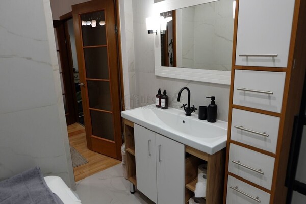 Продам двухкомнатную (2-комн.) квартиру, Маленковская ул, 12, Москва г