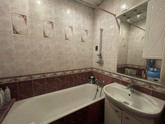 Продам двухкомнатную (2-комн.) квартиру, Юбилейный пр-кт, 5, Химки г