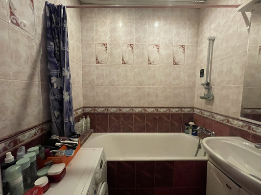 Продам двухкомнатную (2-комн.) квартиру, Юбилейный пр-кт, 5, Химки г