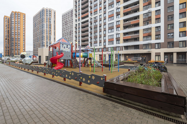 Продам однокомнатную (1-комн.) квартиру, Эйнштейна б-р, 1, Новоивановское рп