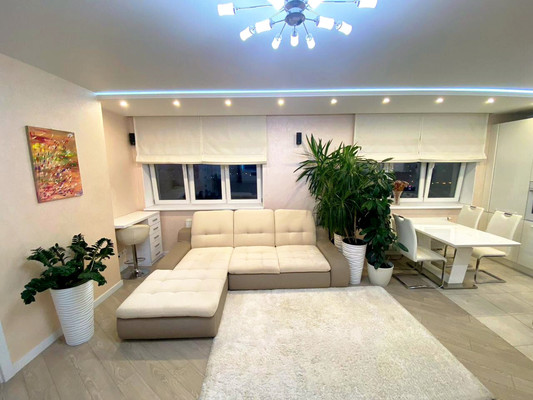 Продам двухкомнатную (2-комн.) квартиру, Шахматная ул, 2Б, Калининград г