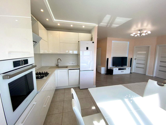 Продам двухкомнатную (2-комн.) квартиру, Шахматная ул, 2Б, Калининград г