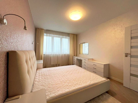 Продам двухкомнатную (2-комн.) квартиру, Шахматная ул, 2Б, Калининград г