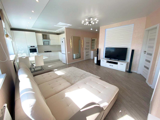 Продам двухкомнатную (2-комн.) квартиру, Шахматная ул, 2Б, Калининград г