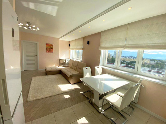 Продам двухкомнатную (2-комн.) квартиру, Шахматная ул, 2Б, Калининград г